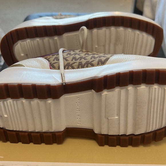 Michael Kors Cosmo trainer style sneaker - Picture 7 of 8